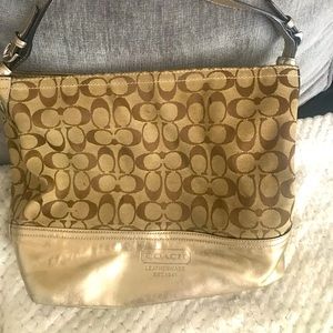 Coach purse used but in good condition